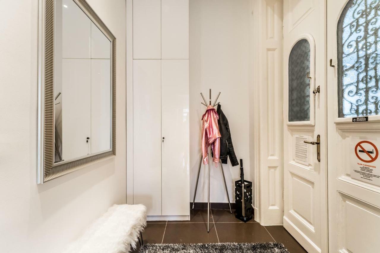Bpr Luxe De Noir Et Blanc Apartment Budapest Exterior foto
